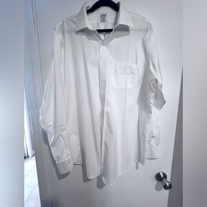 EUC Brooks brothers white Regent cut dress shirt -
17 1/2 -36